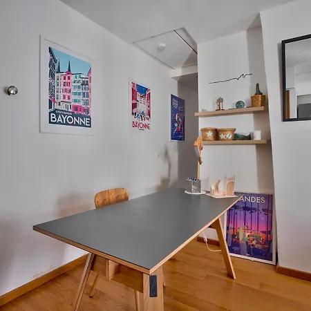 Appartement Quiet And Comfortable Parijs